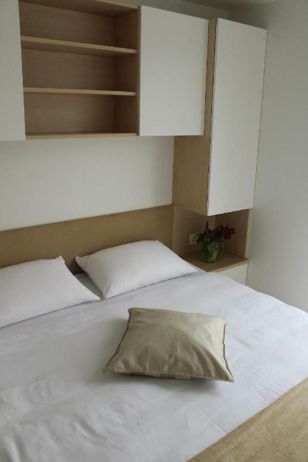 Hotel Stella Blue Floating House Portoroz Exterior foto
